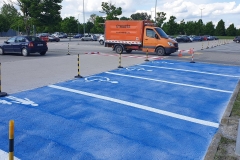 Mozgássérült parkoló, családi parkoló