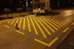 Különösen veszélyes hely burkolati jel létesítése oldószeres festékkel Gödöllőn